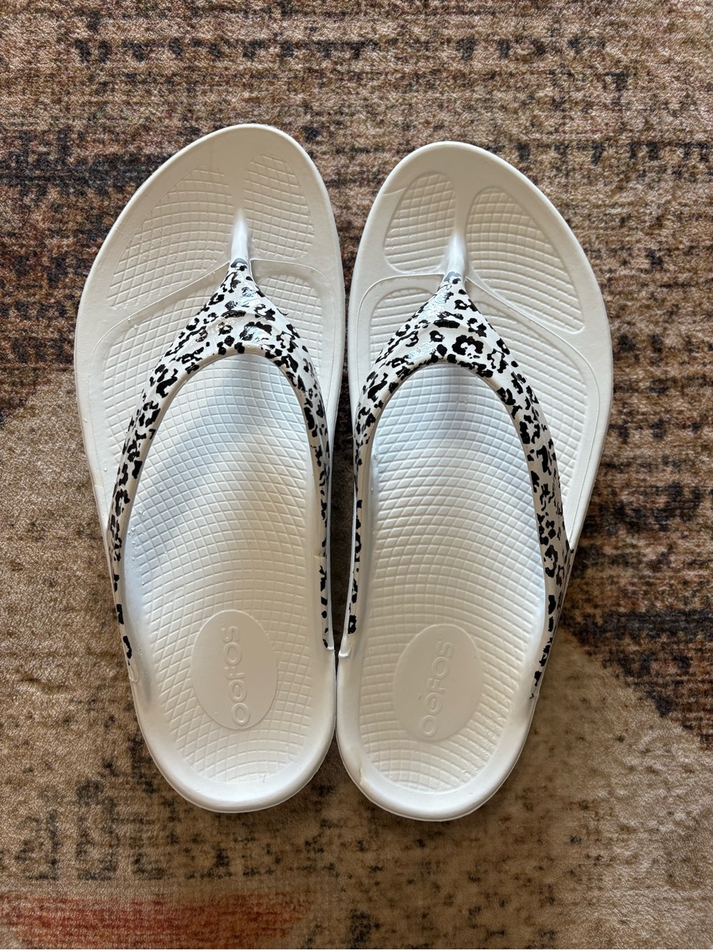 Oofos Women’s Oolala Limited White Black Leopard Sandals Size 10